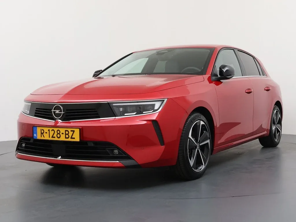 Opel Astra (2022) — foto 1