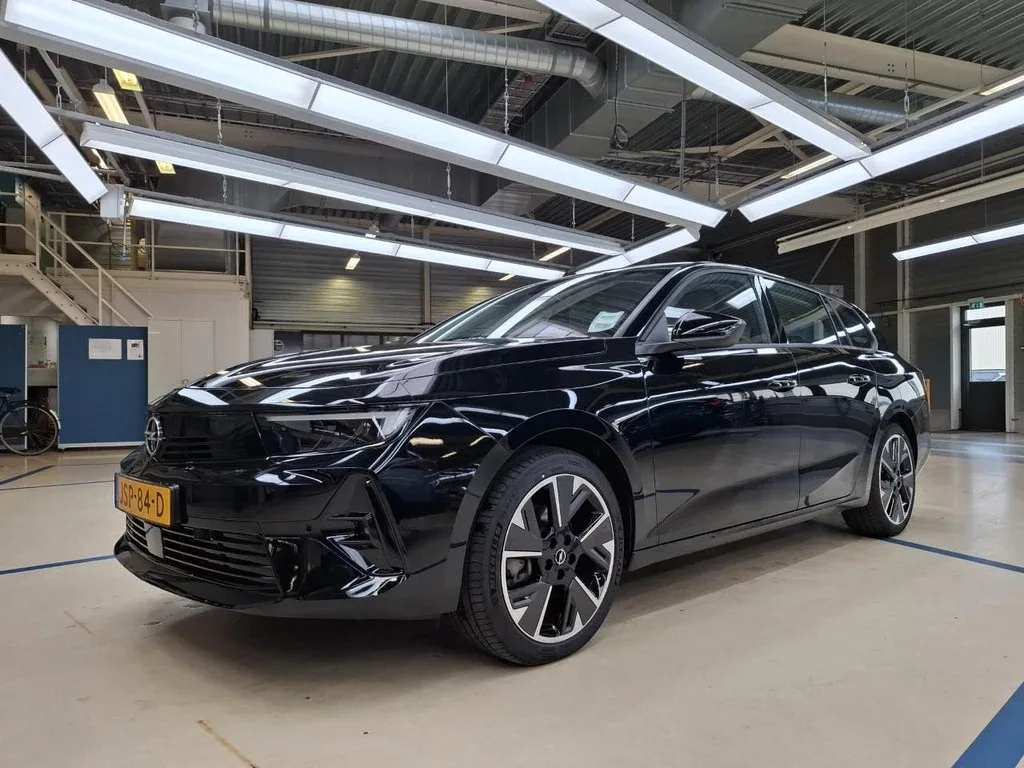 Opel Astra (2025) — foto 1