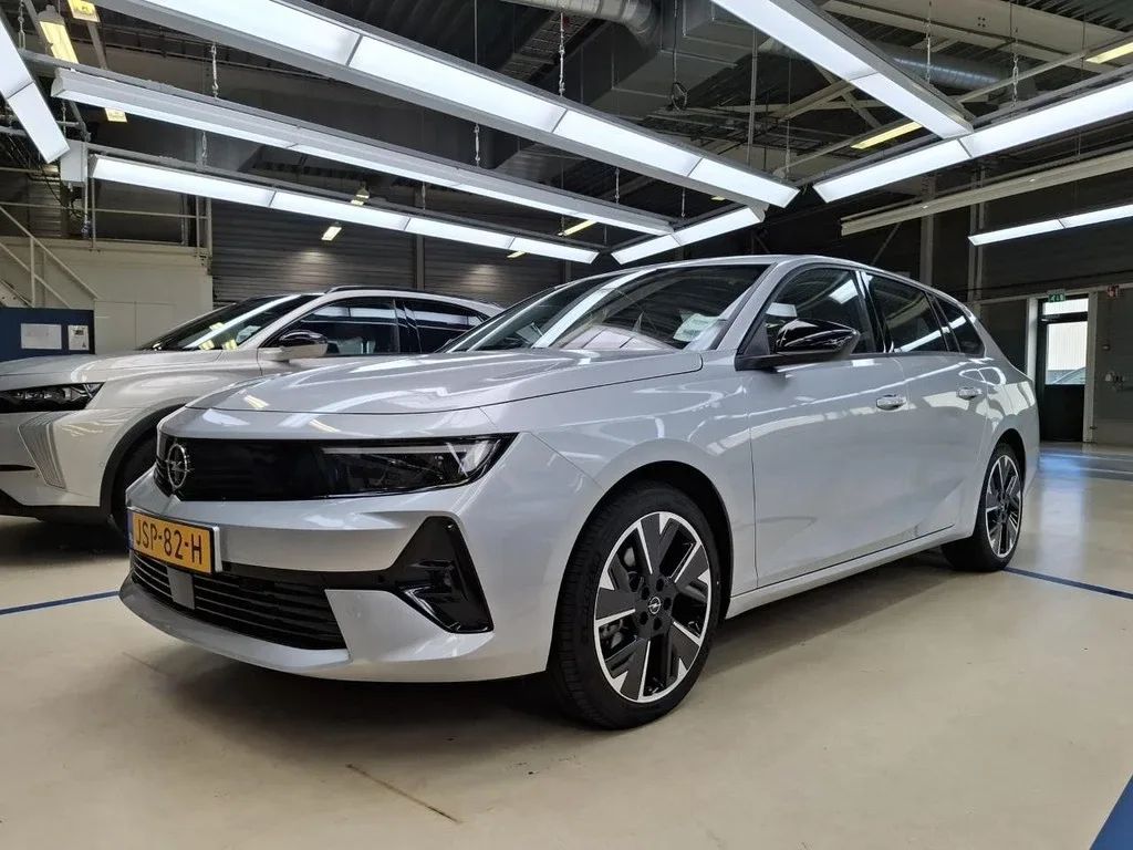 Opel Astra (2025) — foto 1