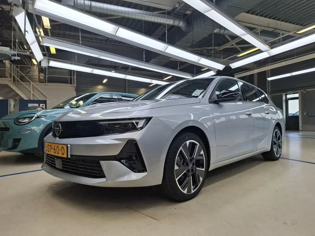 Opel Astra (2025) — foto 1