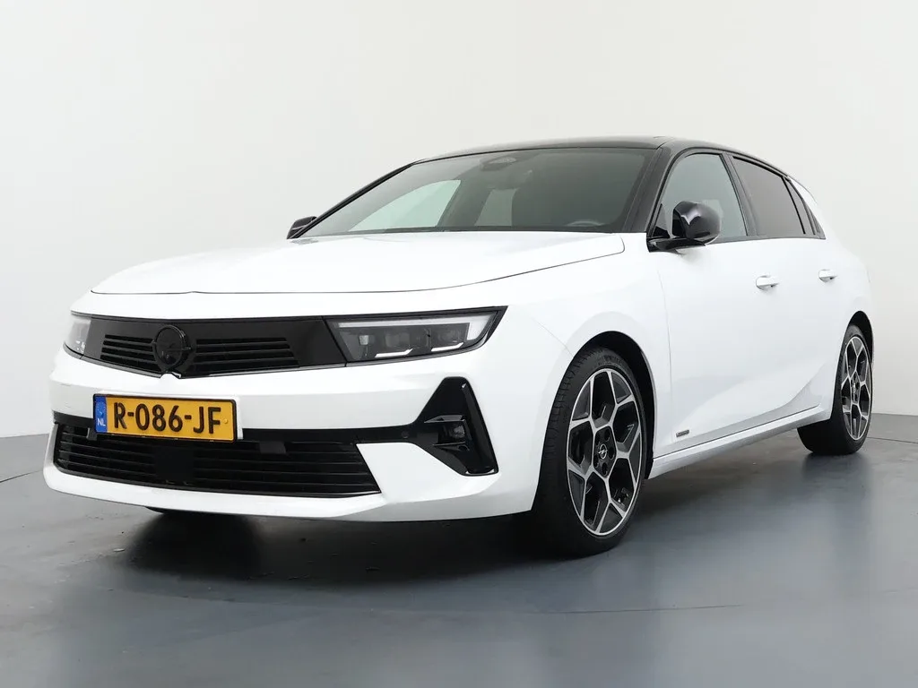 Opel Astra (2022) — foto 1