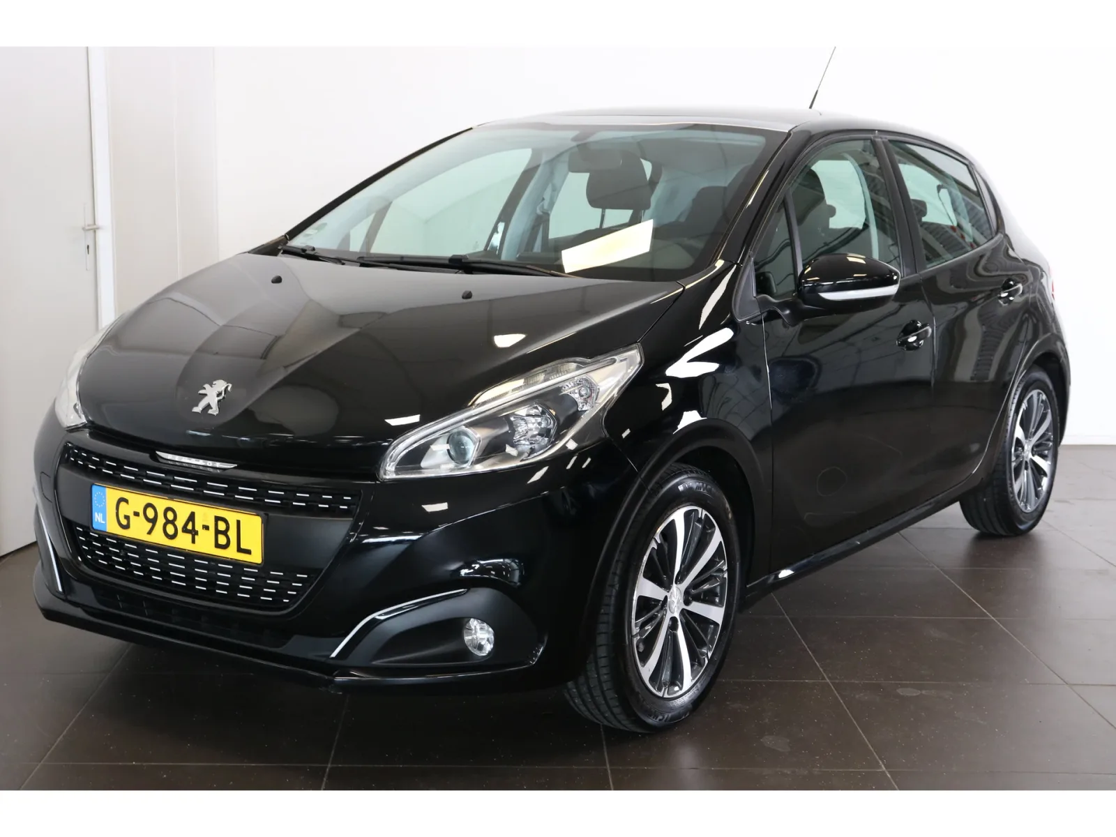 Peugeot 208 (2018) — foto 1
