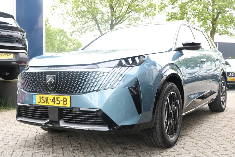Peugeot E-5008 (2025)