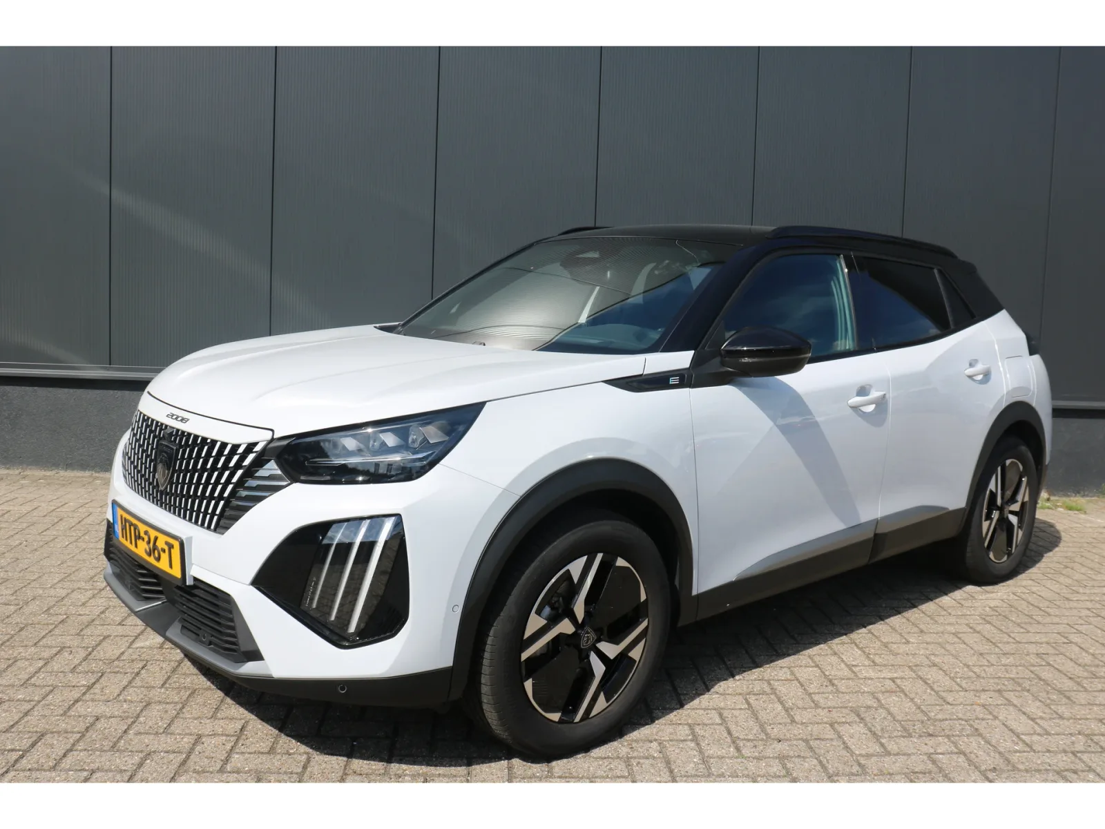 Peugeot e-2008 (2025) — foto 1