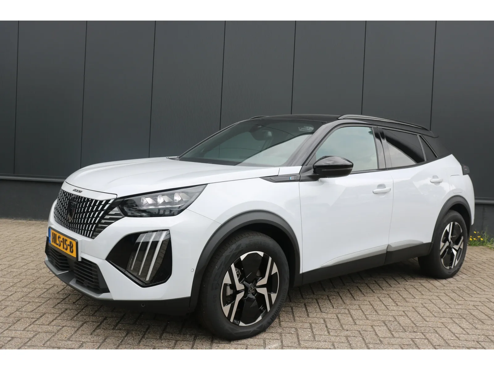 Peugeot e-2008 (2025) — foto 1