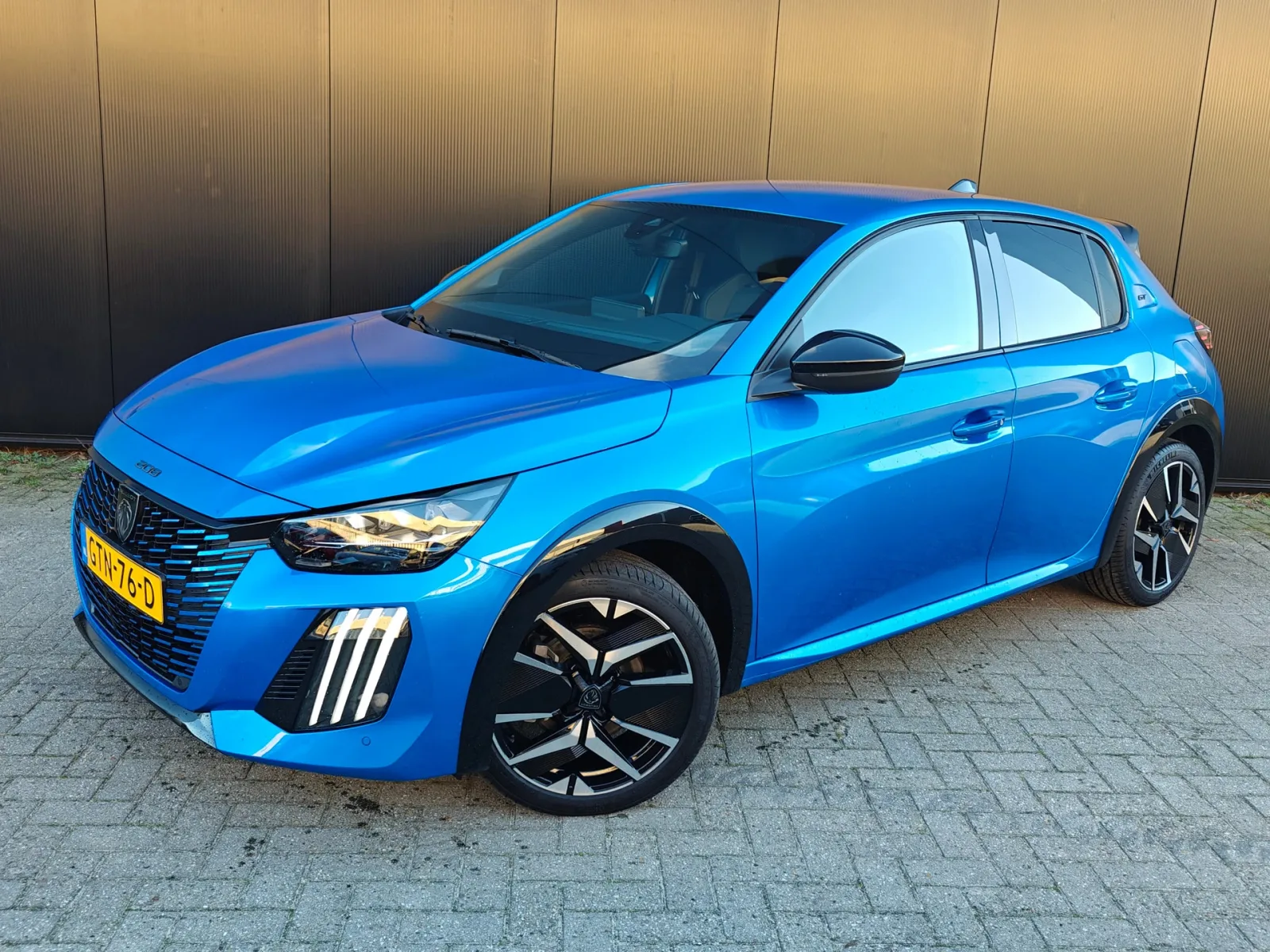 Peugeot 208 (2024) — foto 1