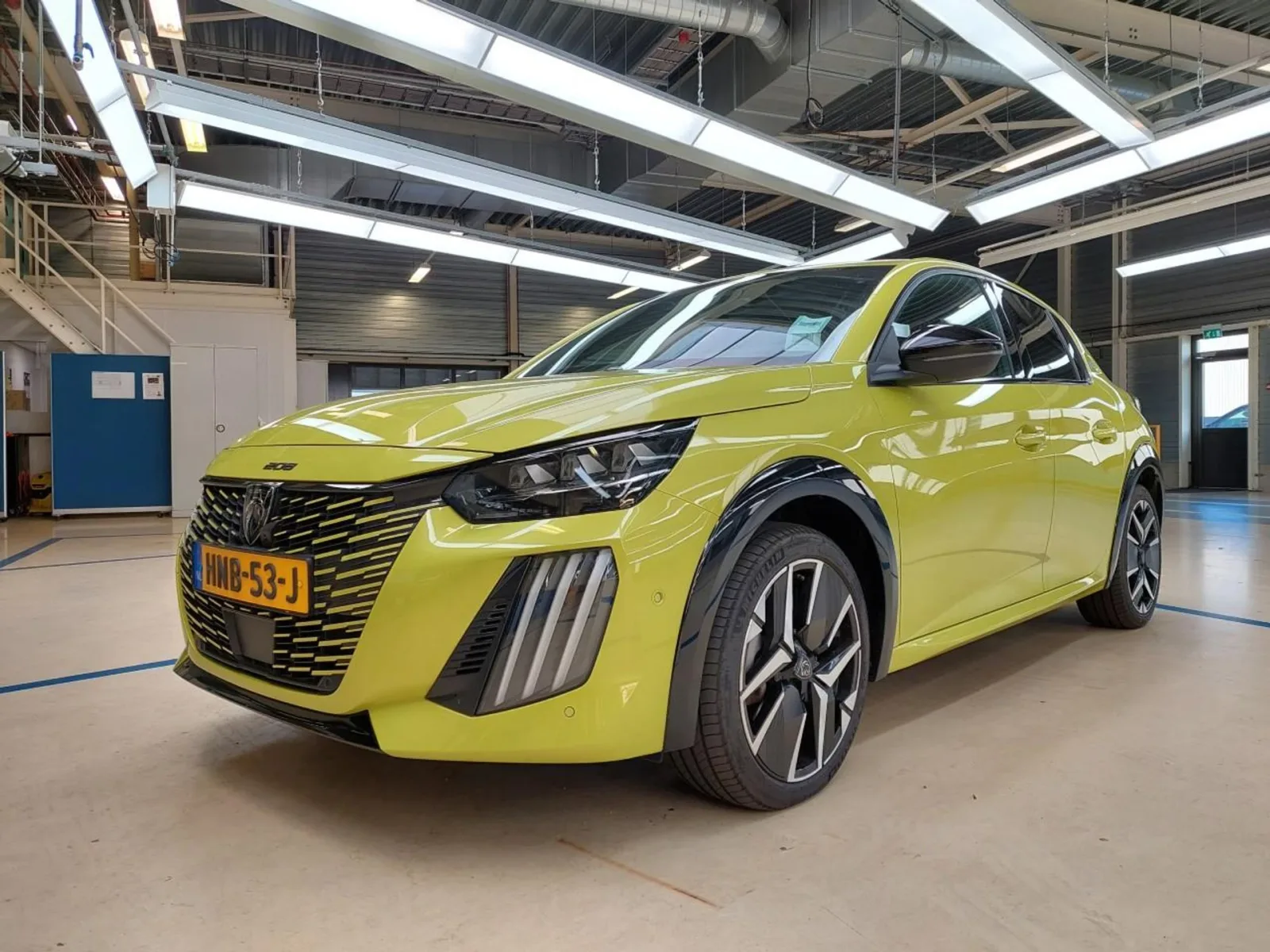 Peugeot e-208 (2025) — foto 1