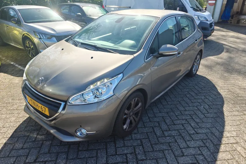 Peugeot 208 (2014)