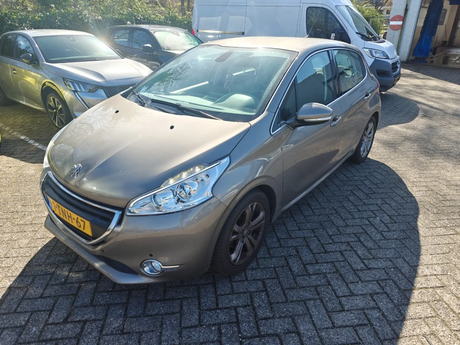 Peugeot 208 (2014) — foto 1