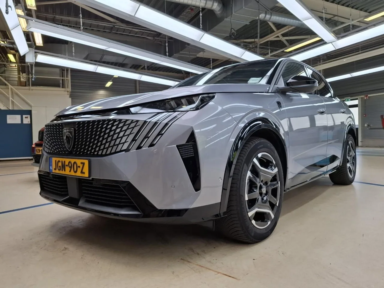 Peugeot e-3008 (2025) — foto 1