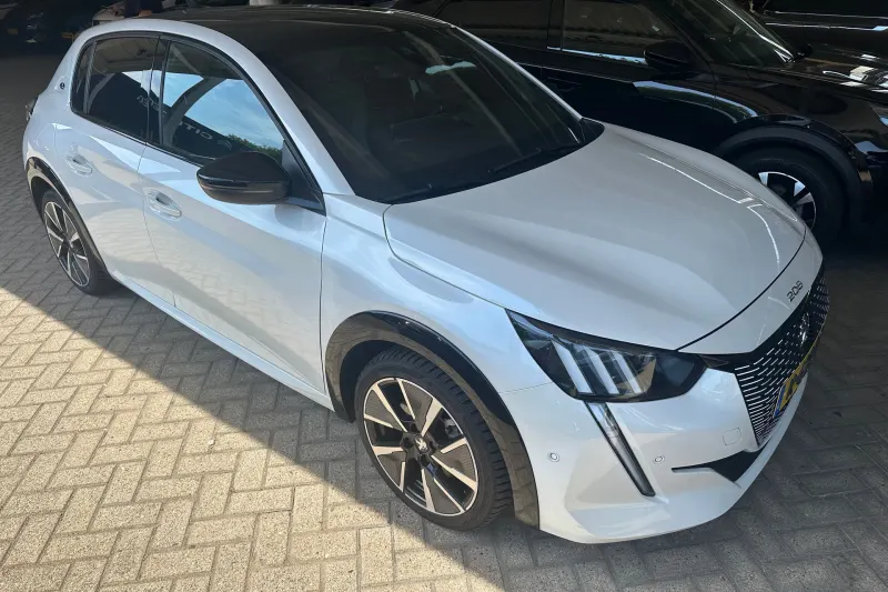 Peugeot e-208