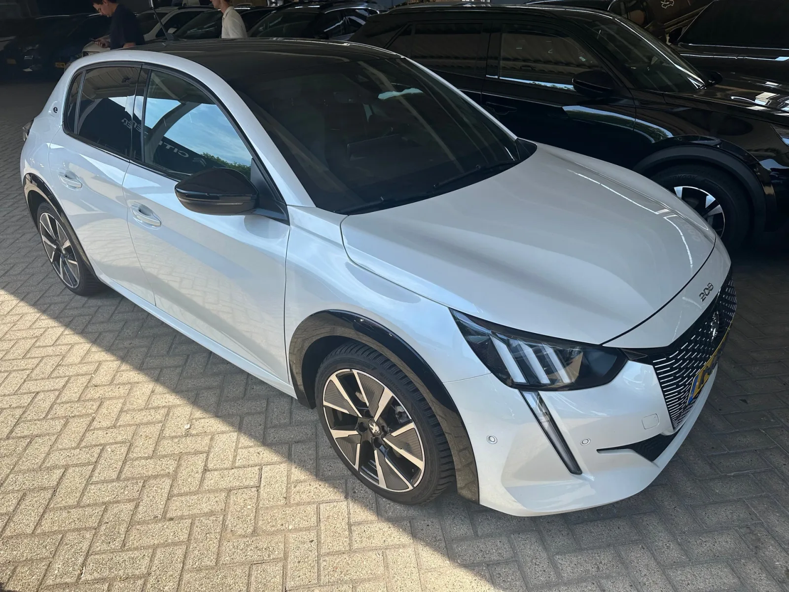 Peugeot e-208 (2020) — foto 1