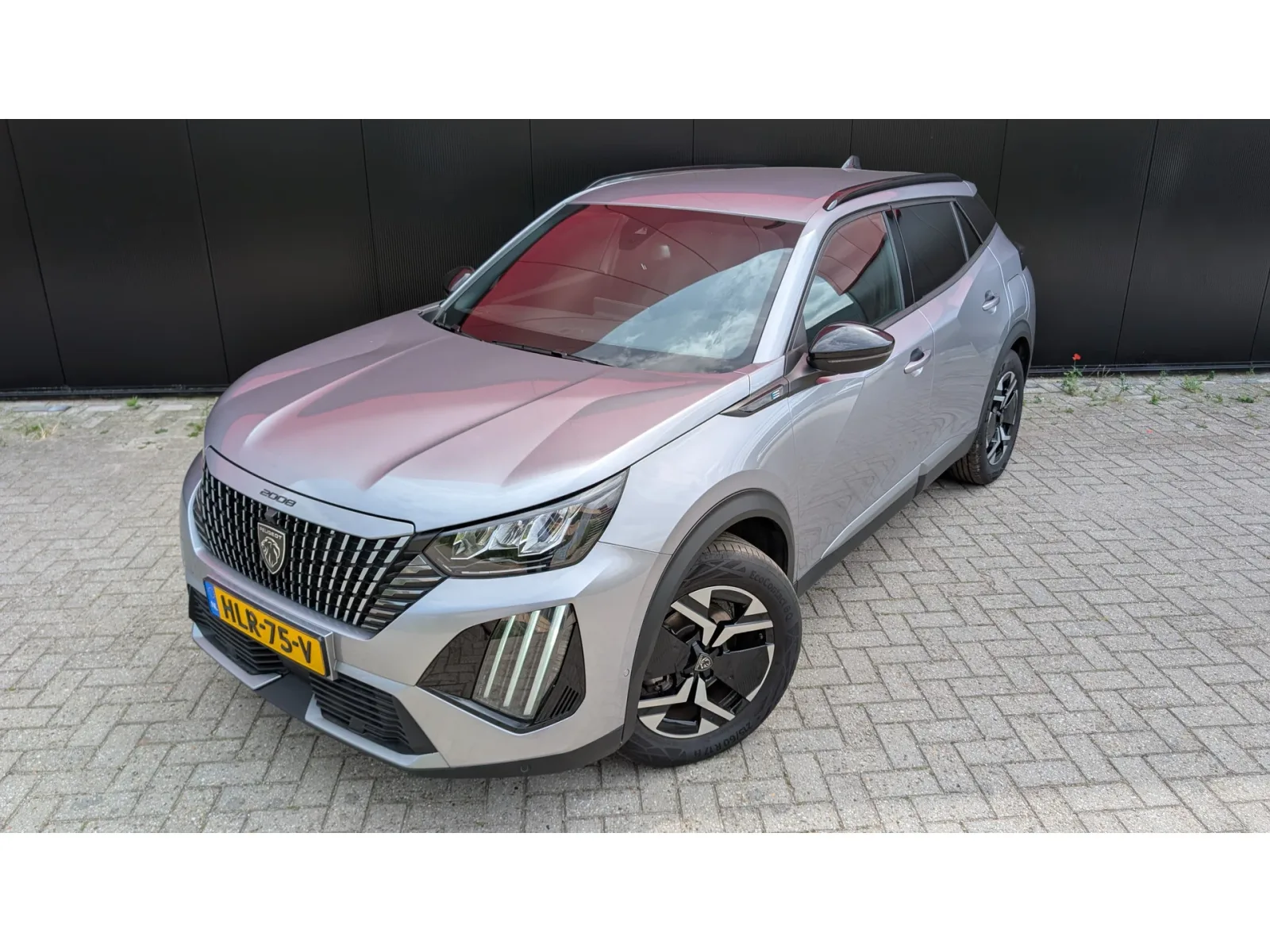 Peugeot e-2008 (2025) — foto 1