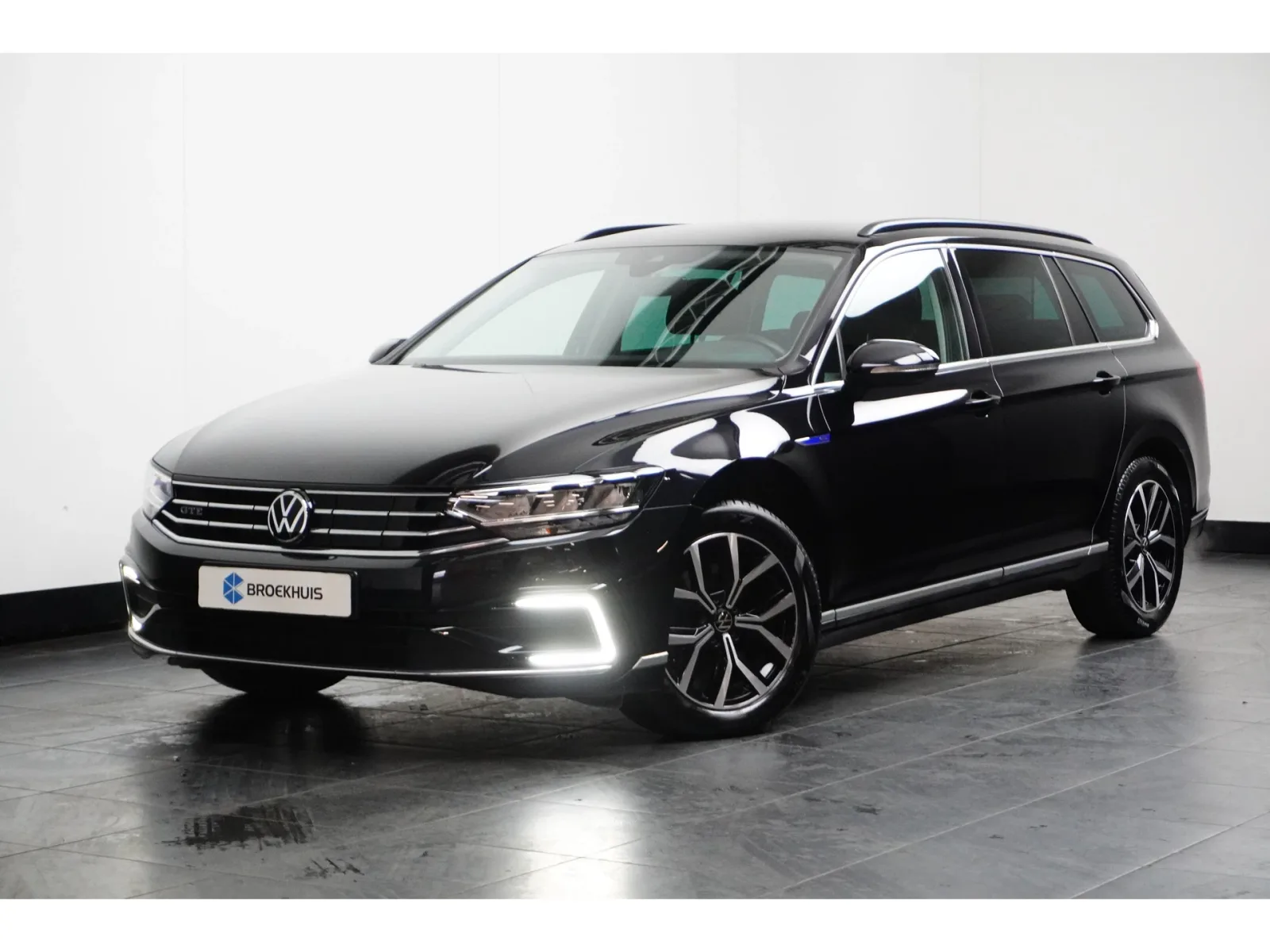 Volkswagen Passat (2021) — foto 1