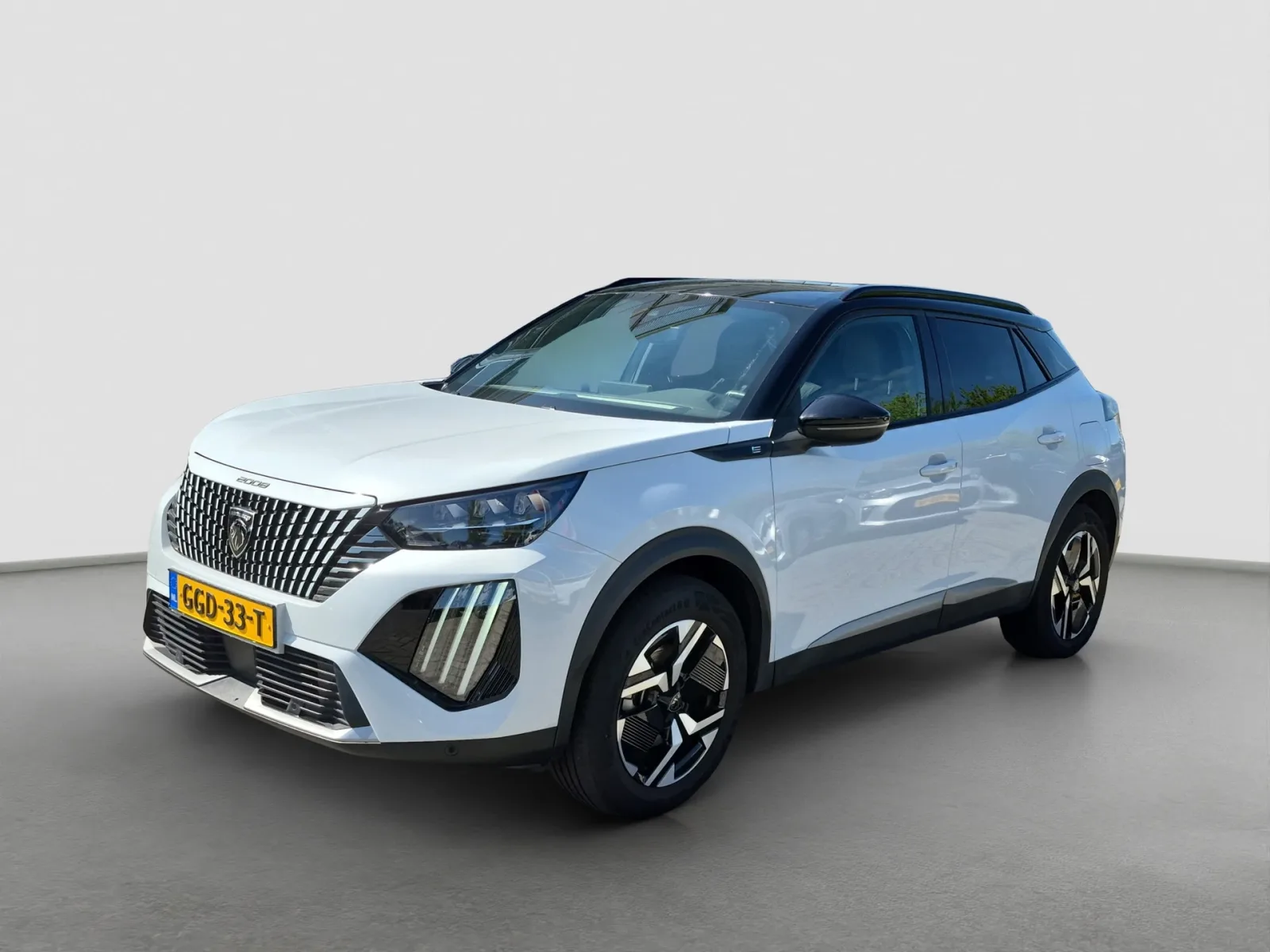 Peugeot e-2008 (2024) — foto 1