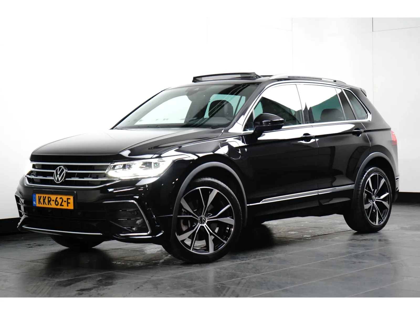Volkswagen Tiguan (2023) — foto 1