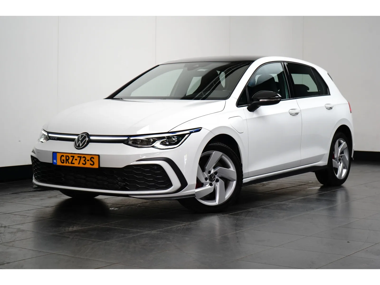 Volkswagen Golf (2021) — foto 1
