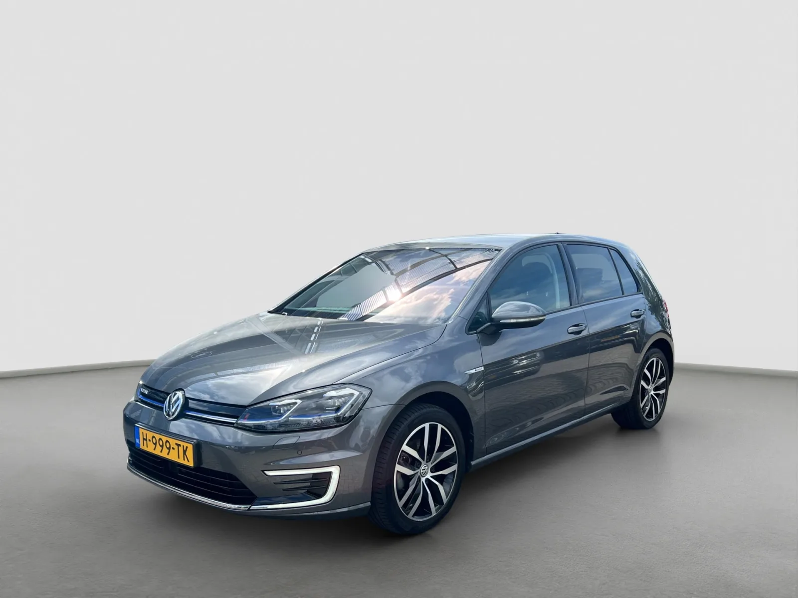 Volkswagen E-Golf (2020) — foto 1