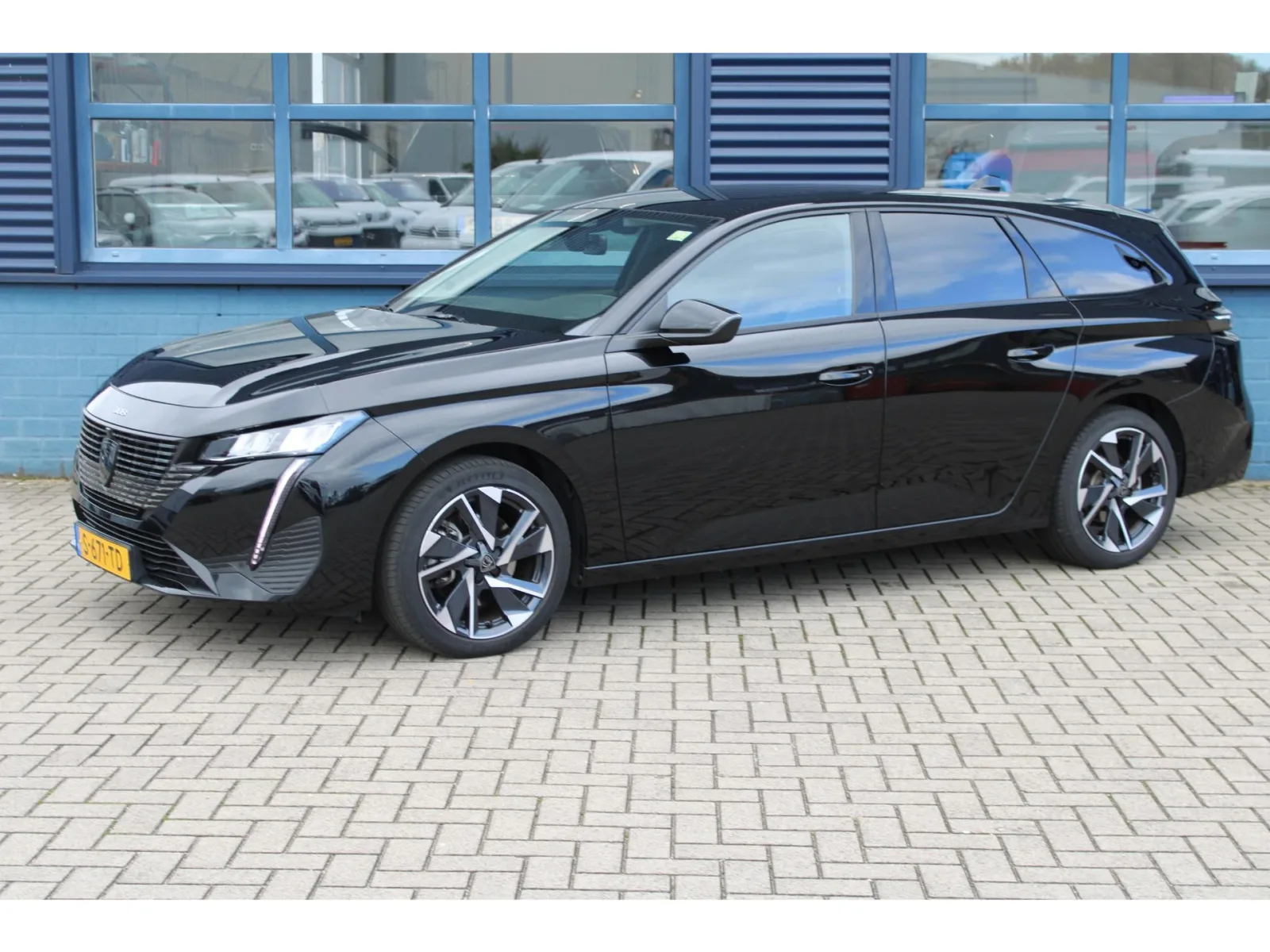Peugeot 308 (2023) — foto 1