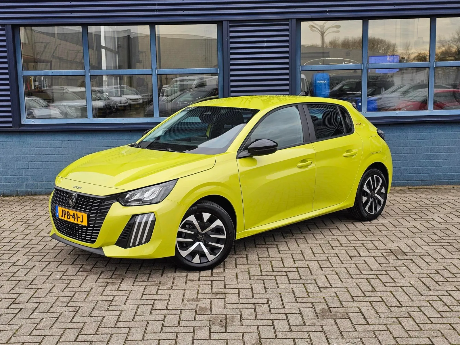 Peugeot 208 (2025) — foto 1