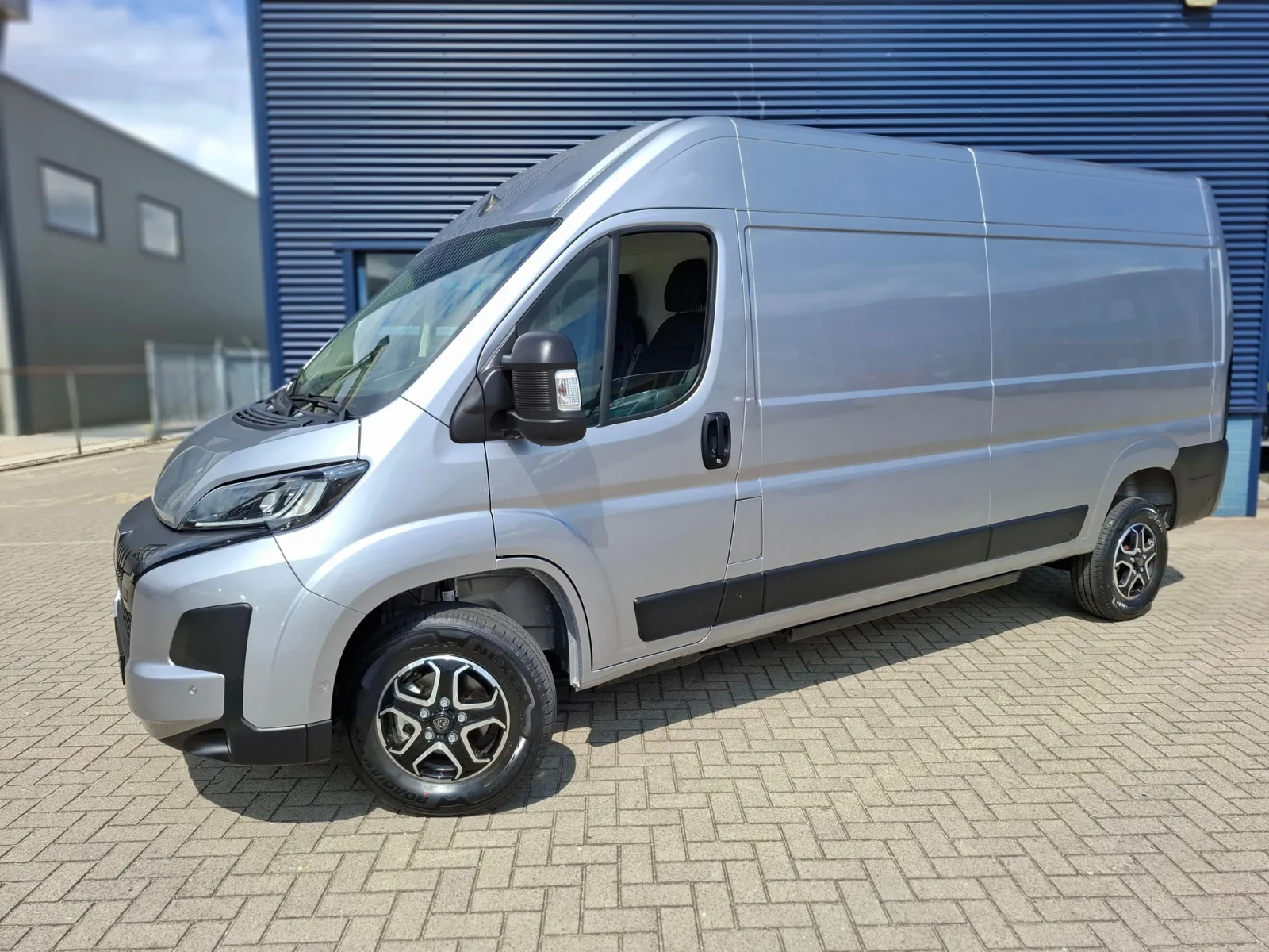 Peugeot E-Boxer (2025) — foto 1