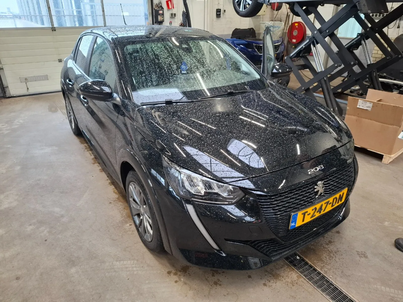 Peugeot e-208 (2023) — foto 1