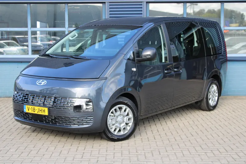 Hyundai Staria (2024)