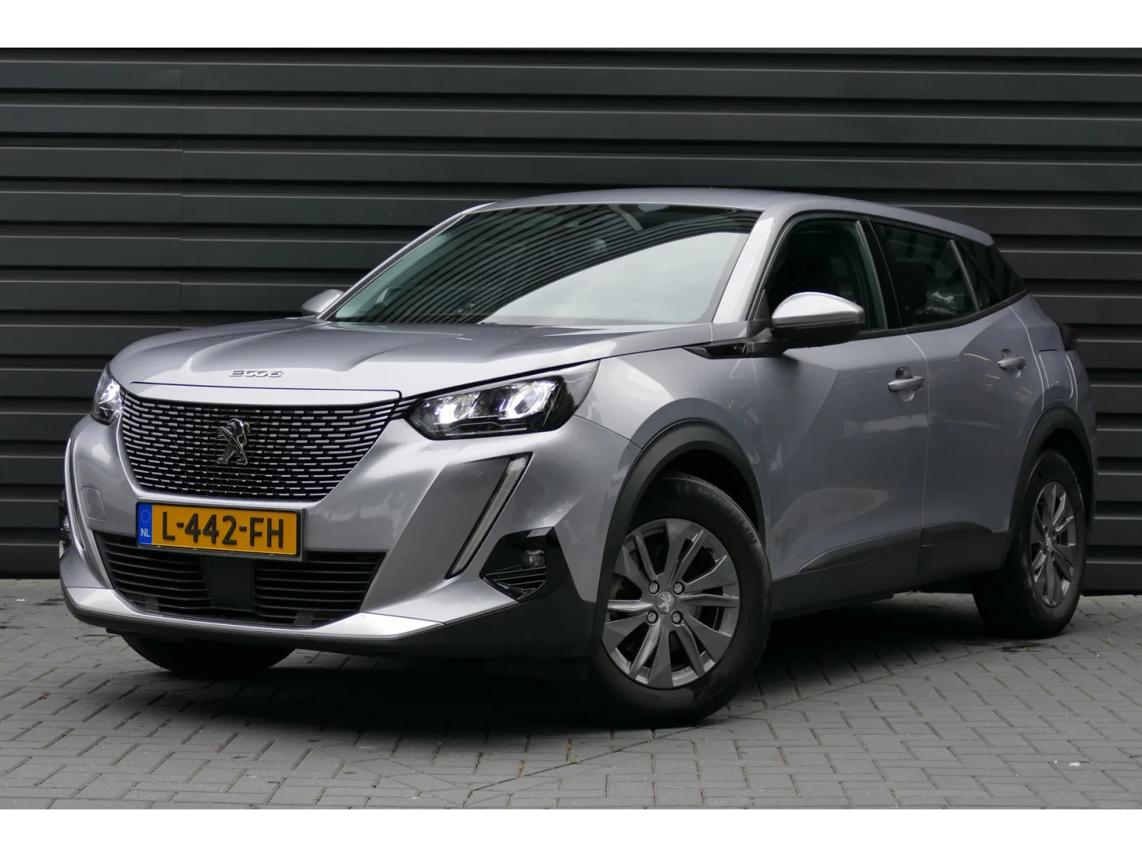 Peugeot e-2008 (2021) — foto 1