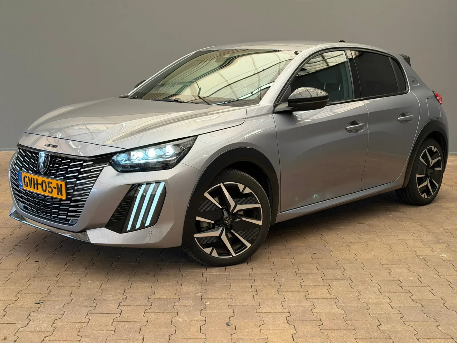 Peugeot 208 (2024) — foto 1