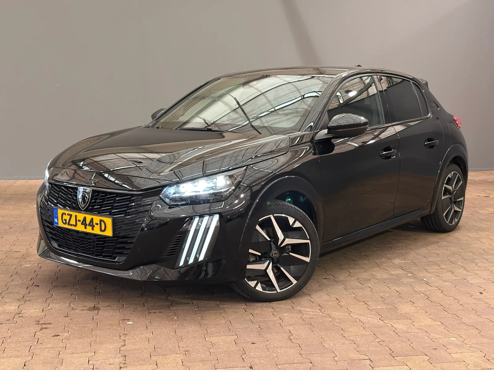 Peugeot 208 (2024) — foto 1