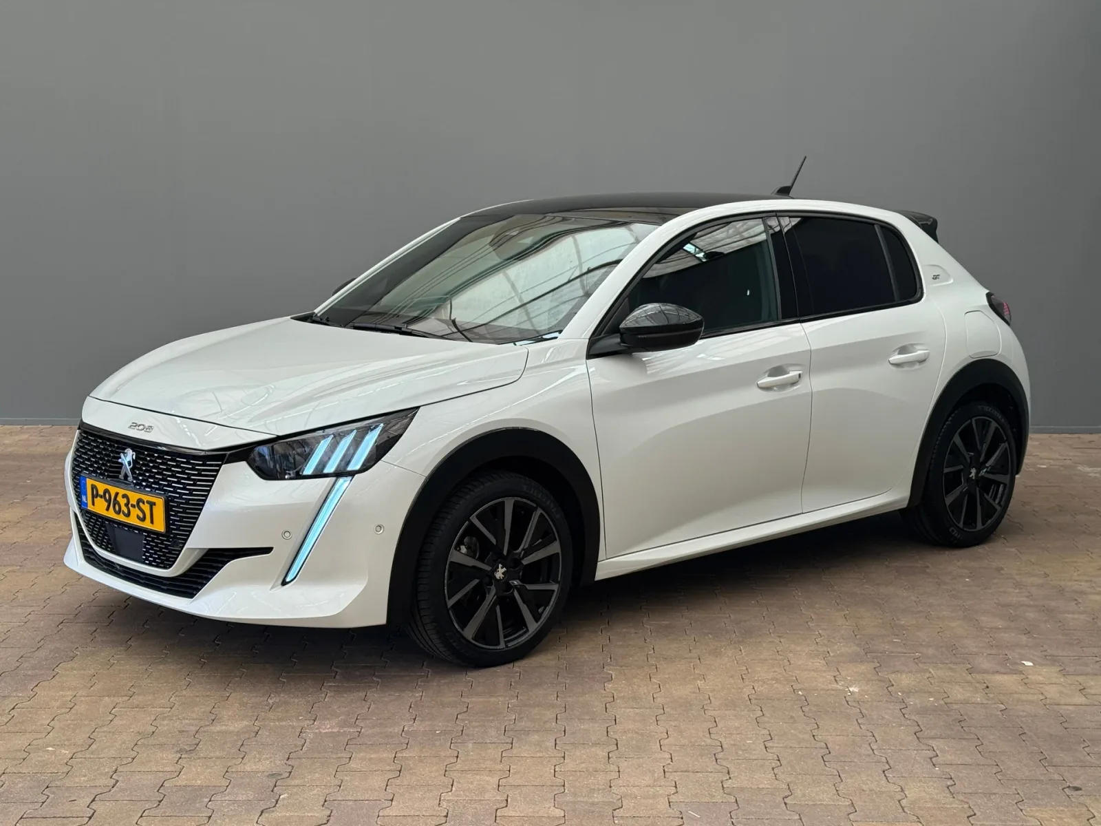 Peugeot 208 (2022) — foto 1