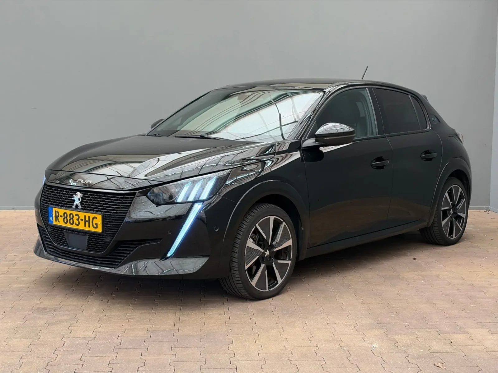 Peugeot e-208 (2022) — foto 1