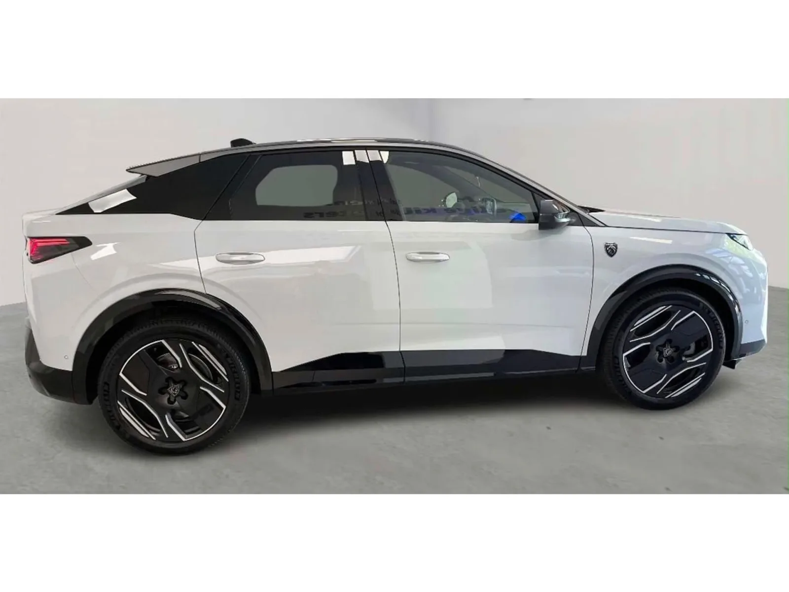 Peugeot e-3008 (2024) — foto 1