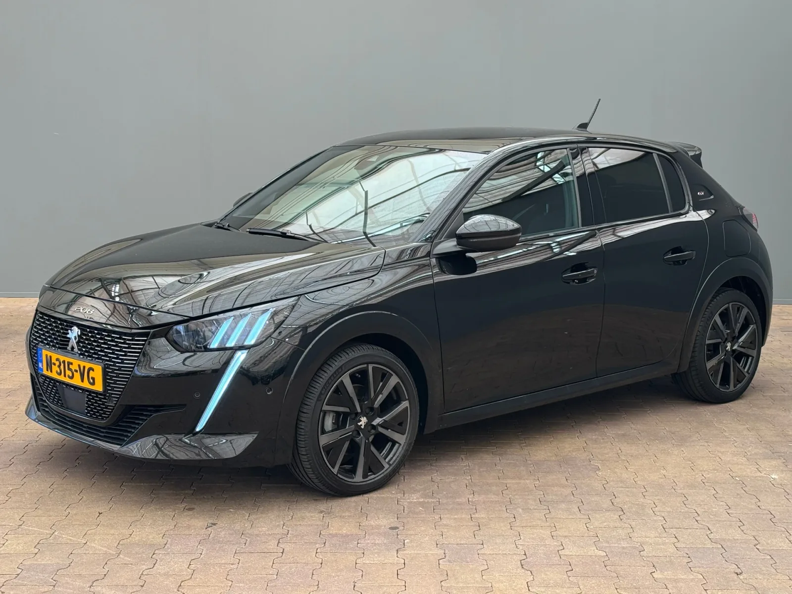 Peugeot 208 (2022) — foto 1