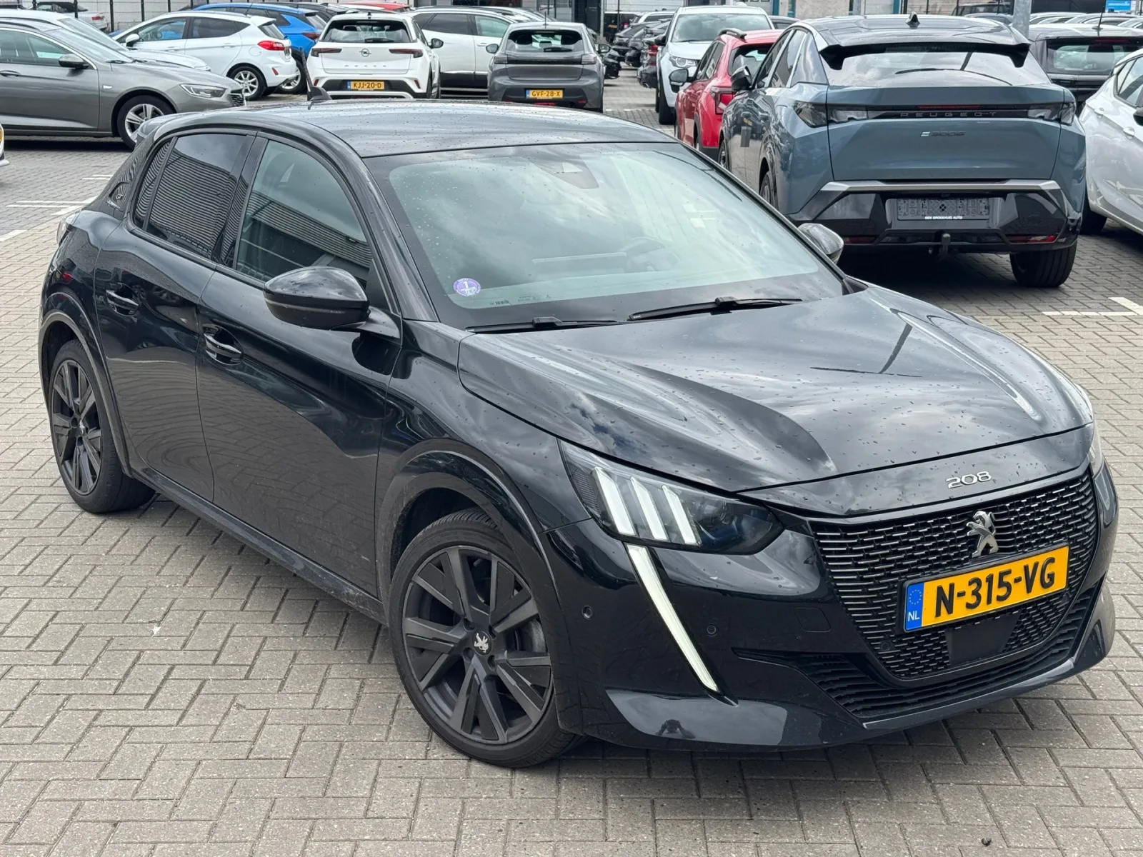 Peugeot 208 (2022) — foto 1