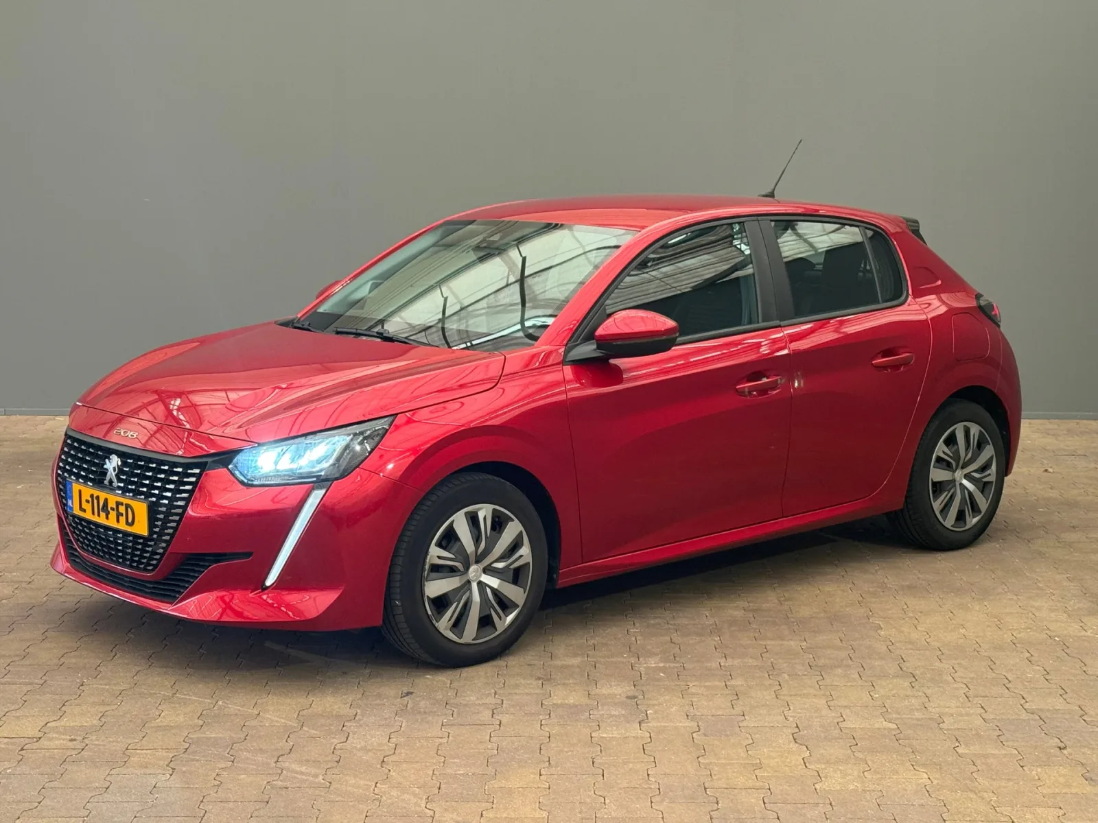 Peugeot 208 (2021) — foto 1