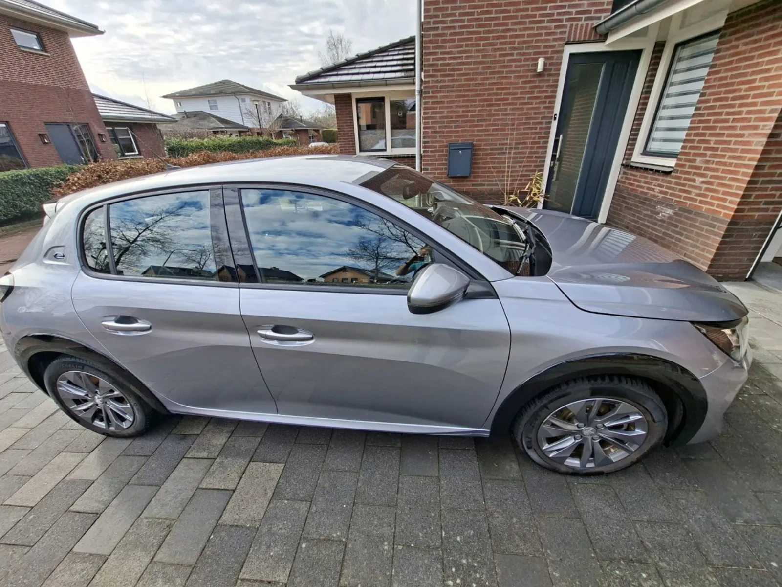 Peugeot e-208 (2020) — foto 1
