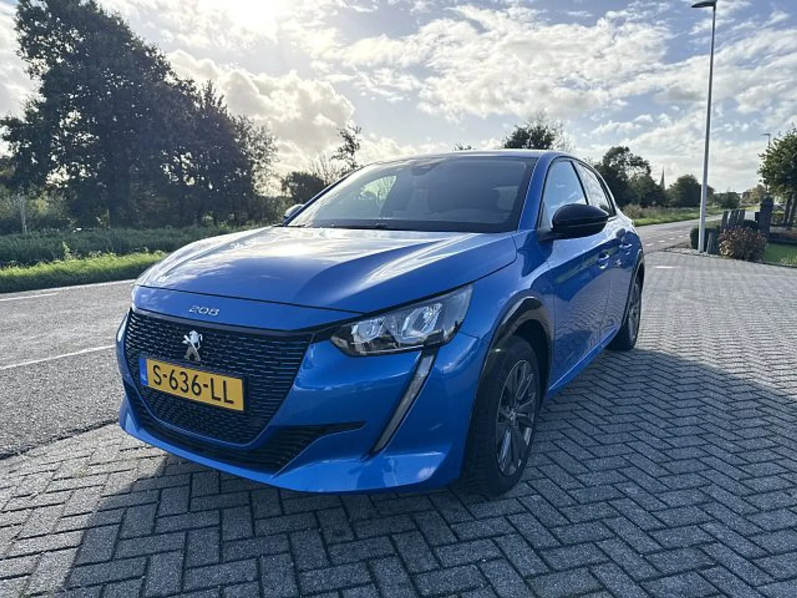 Peugeot e-208 (2023) — foto 1