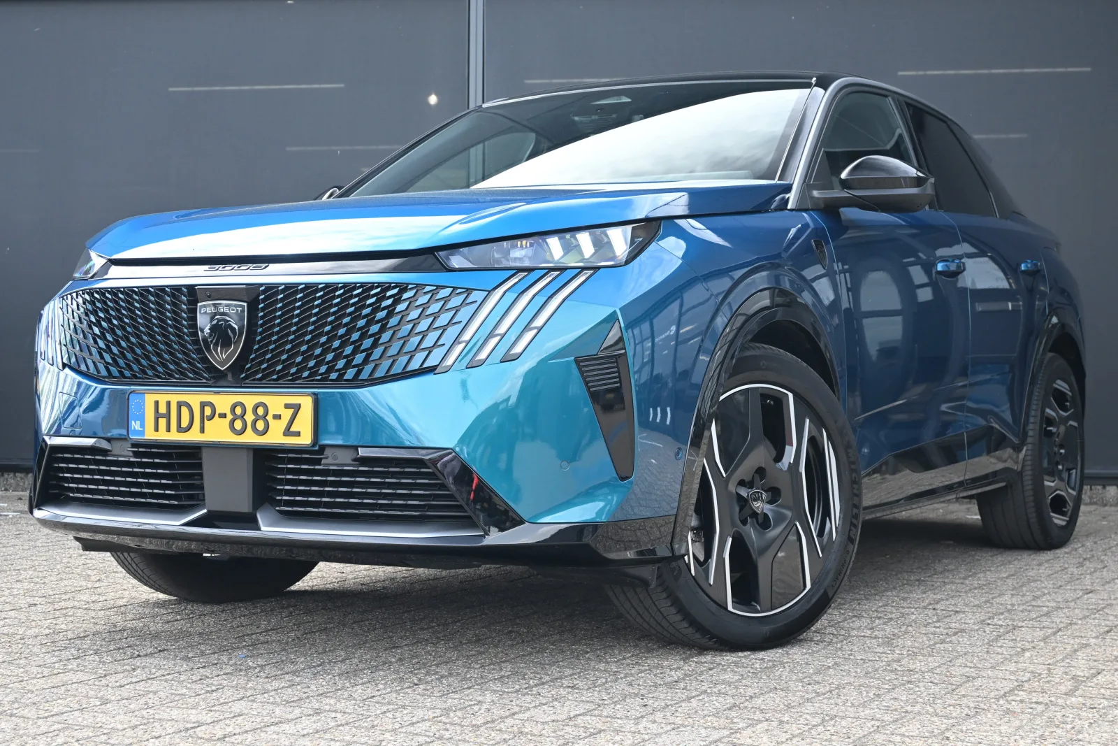 Peugeot e-3008 (2025) — foto 1