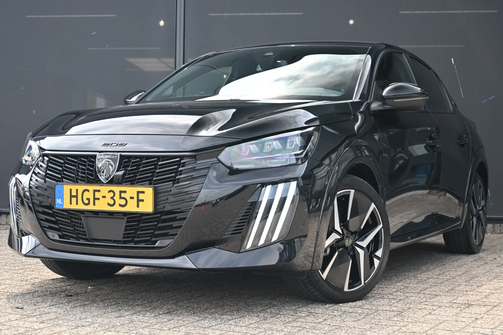 Peugeot 208 (2025) — foto 1