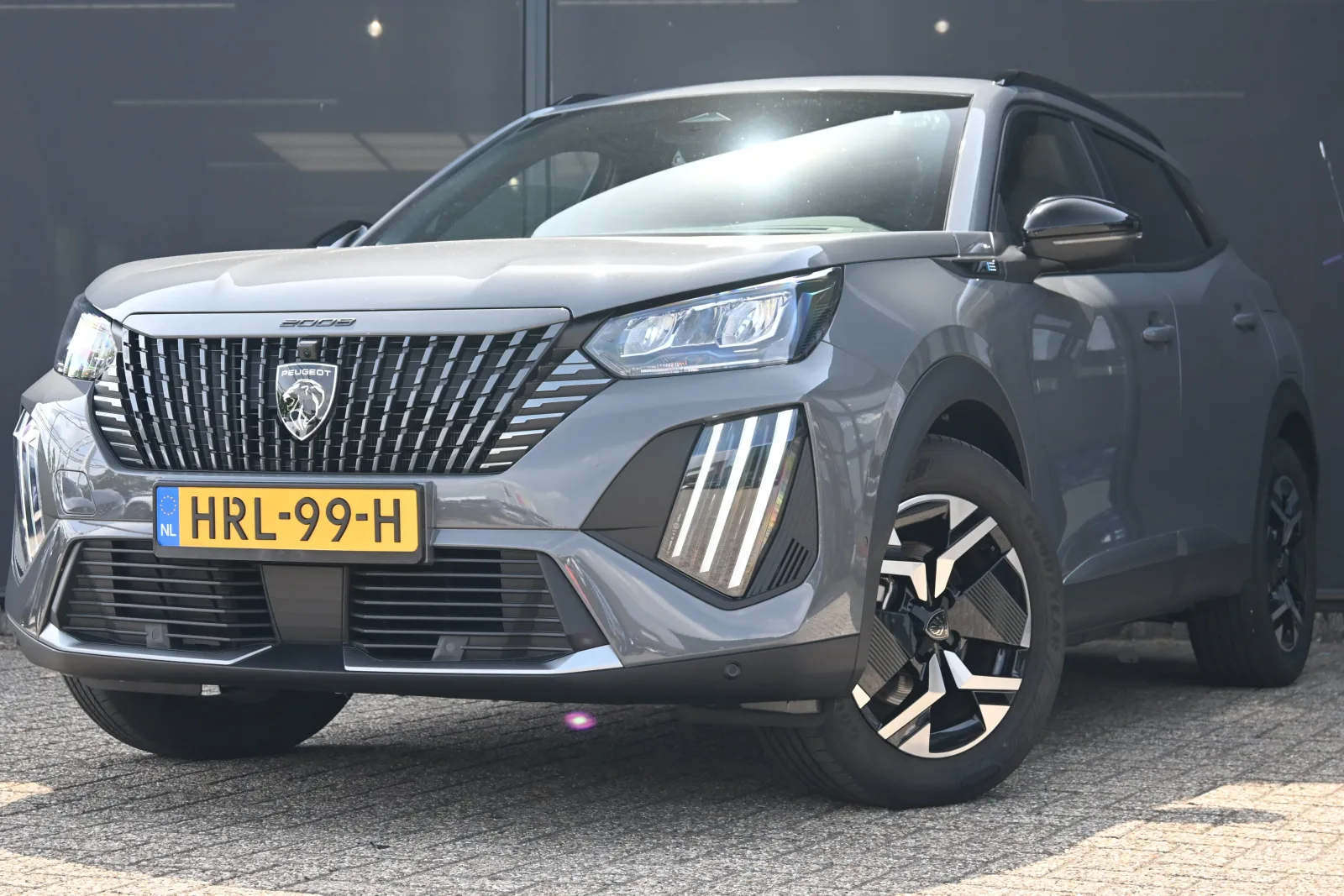 Peugeot e-2008 (2025) — foto 1