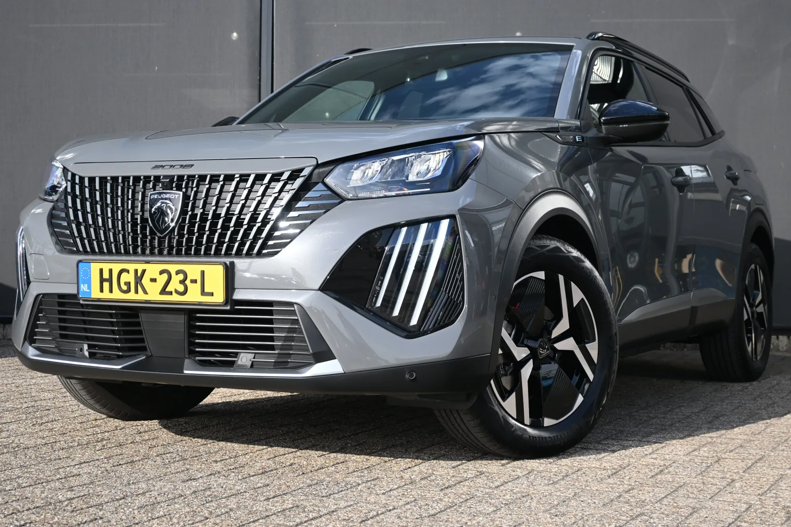 Peugeot e-2008 (2025) — foto 1