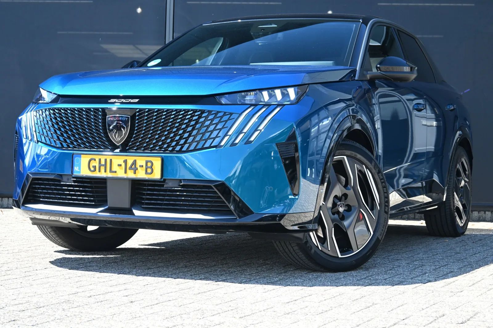 Peugeot e-3008 (2024) — foto 1
