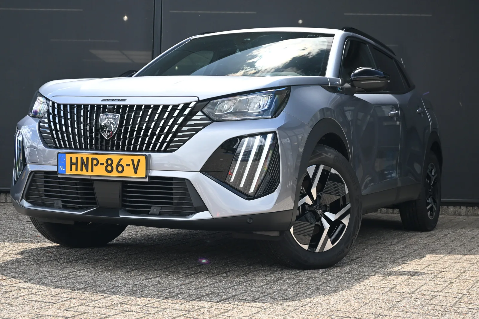 Peugeot e-2008 (2025) — foto 1