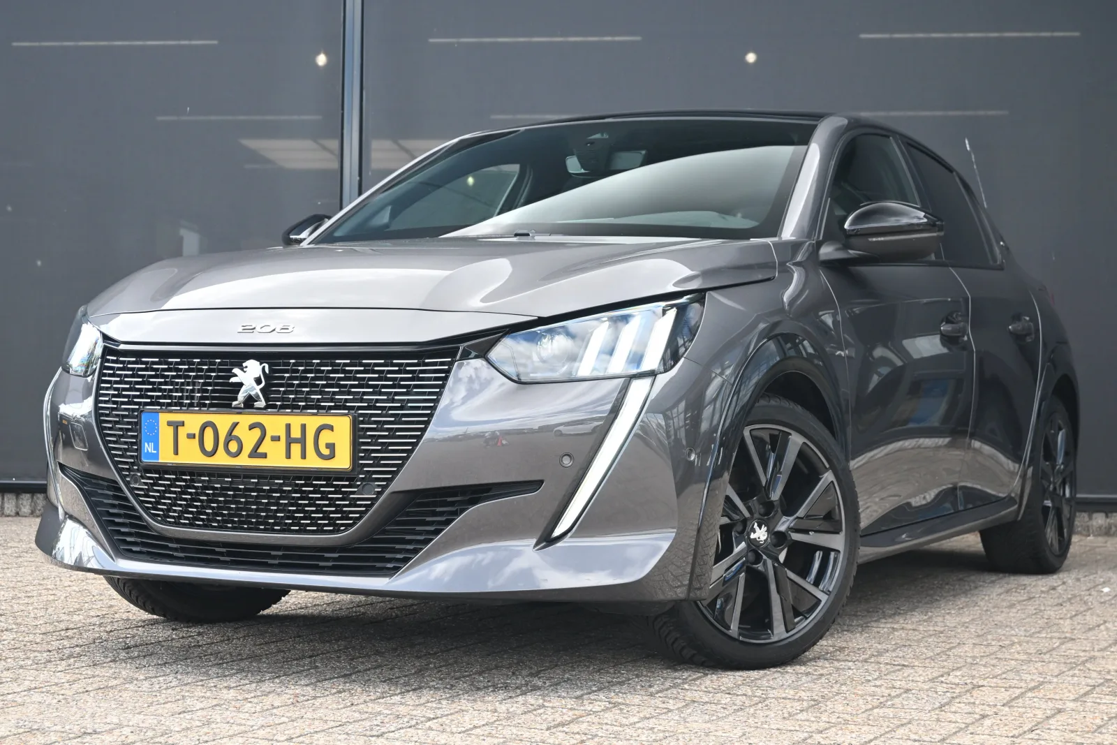 Peugeot 208 (2023) — foto 1