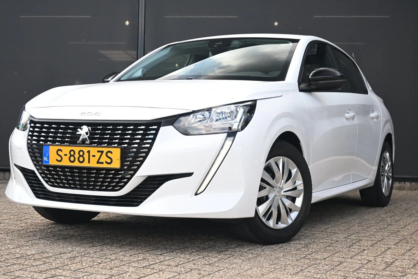 Peugeot 208 (2023) — foto 1