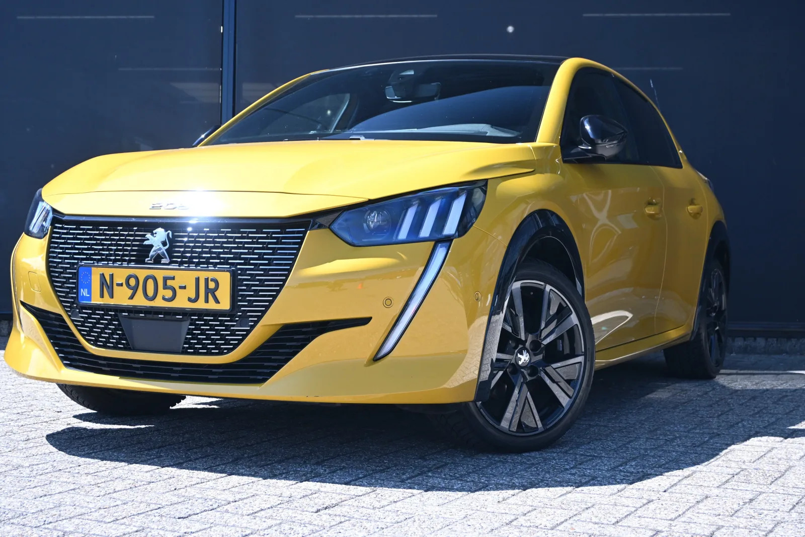 Peugeot 208 (2021) — foto 1