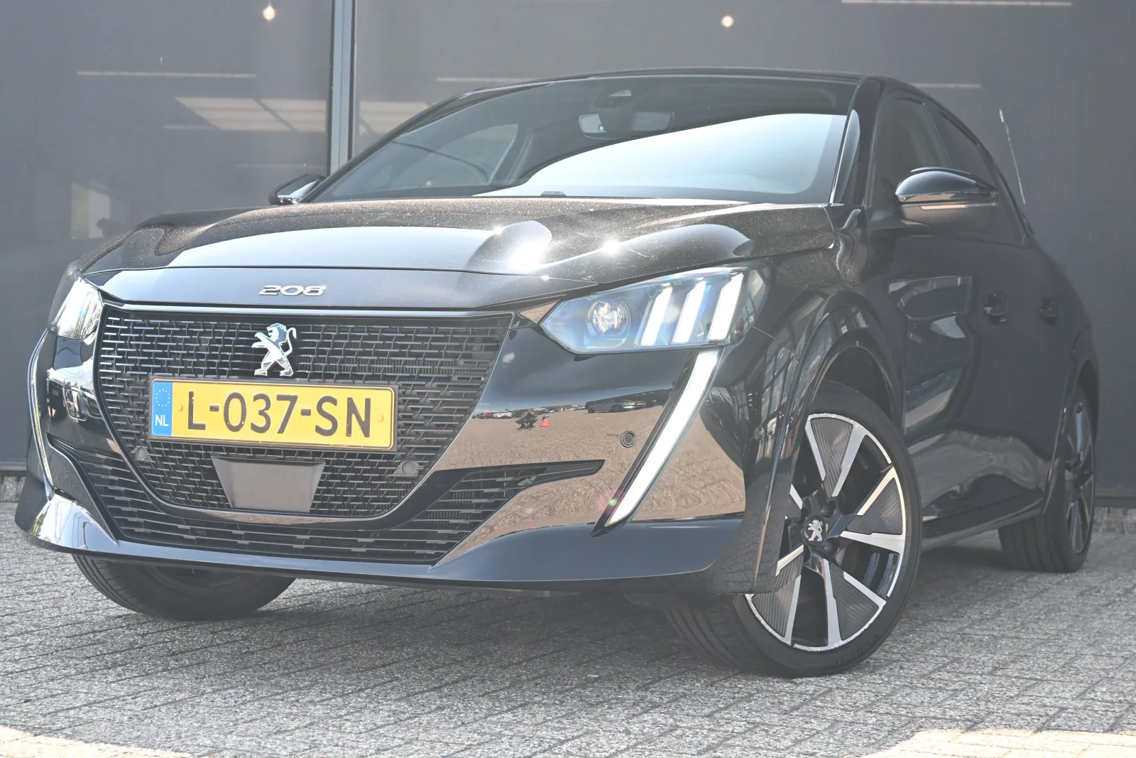 Peugeot e-208 (2021) — foto 1