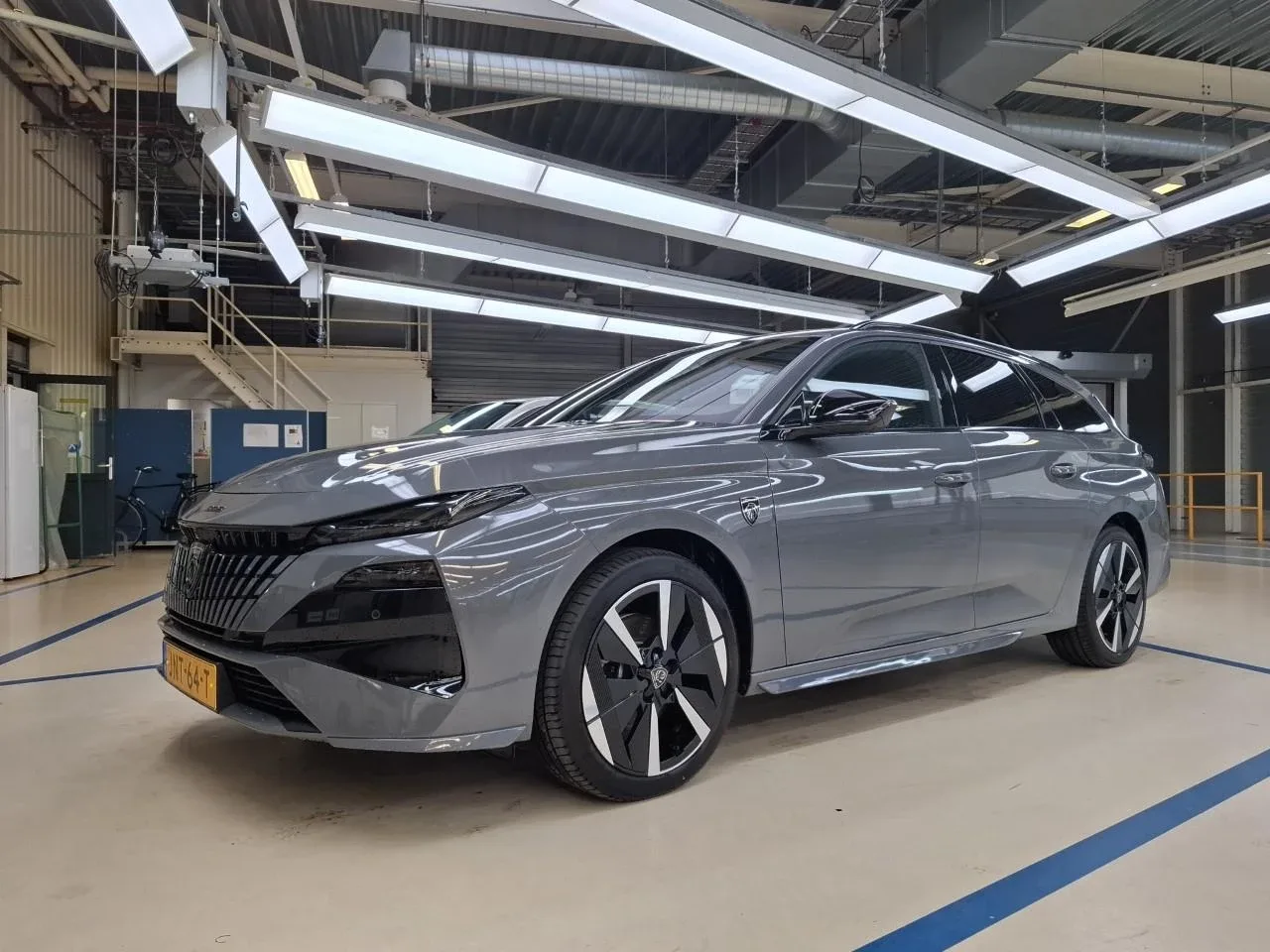 Peugeot e-308 (2025) — foto 1