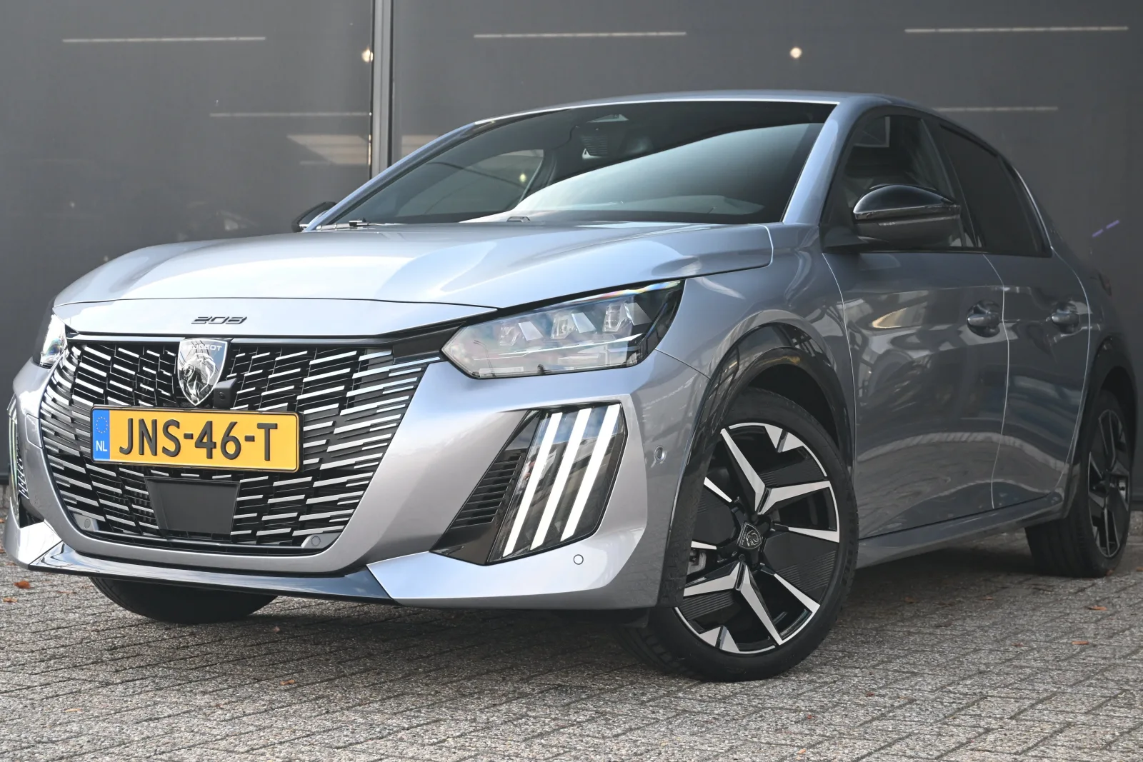 Peugeot 208 (2025) — foto 1